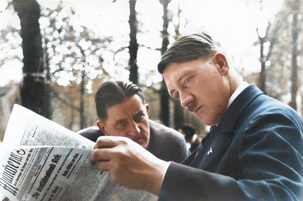 Bild 1 von 5: Die Republik muss noch immer hohe Reparationen an die Sieger des Ersten Weltkriegs zahlen. Viele Deutsche empfinden das als ungerecht, und die NSDAP nutzt das für lautstarke Propaganda.