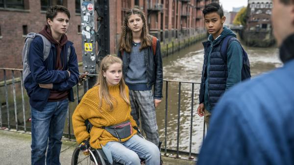 Bild 1 von 7: Rafa, Lou und Jet stehen Pippa bei.