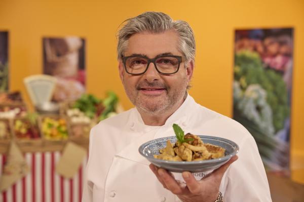 Bild 1 von 5: Hans-Jörg Bachmeier kocht im Studio.