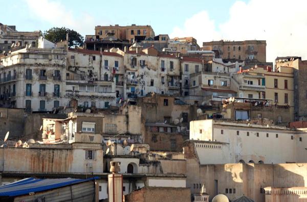 Bild 1 von 4: Der Song ?Ya Rayah?, die Hymne des Chaâbi aus Algier, bringt die Welt zum Tanzen und verkörpert zeitgleich den Schmerz des Exils. Damit ist er die Stimme eines Volkes.