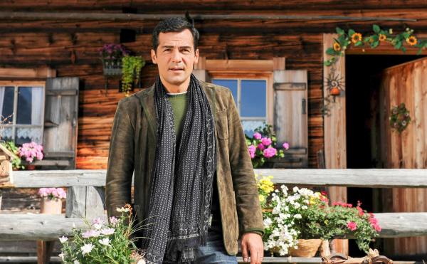 Bild 1 von 29: Im Bild: Erol Sander (Dr. Daniel Guth).