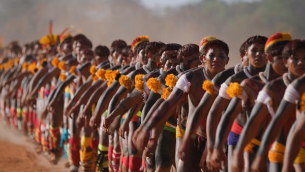 Bild 1 von 15: Die Matipu kommunizieren untereinander und mit höheren Wesen.