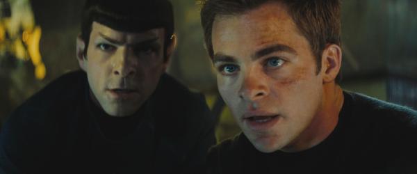 Bild 1 von 20: Kirk (Chris Pine, r.) und Spock (Zachary Quinto, l.) sind zunächst erbitterte Konkurrenten. Während sich Kirk auf sein Bauchgefühl verlässt, geht Spock mit unerbittlicher Logik den Dingen auf den Grund. Da gerät die Besatzung der Enterprise in große Gefahr ...