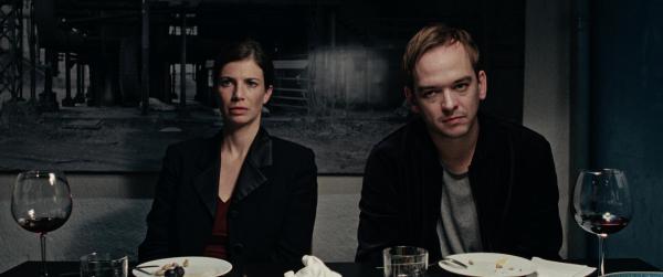 Bild 1 von 7: Im Bild: Anna Rot (Marie), Martin Vischer (Simon).