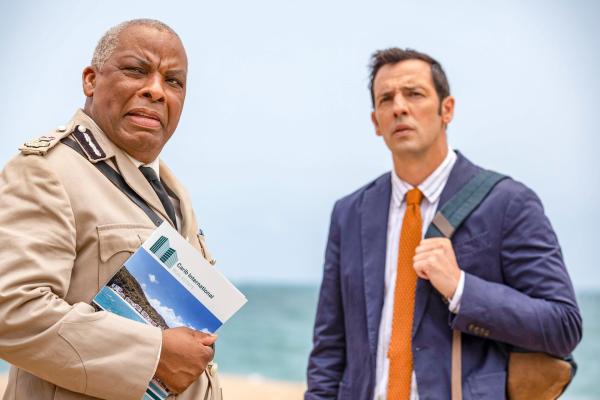 Bild 1 von 1: Im Bild (v.li.): Don Warrington (Comm. Selwyn Patterson), Ralf Little (DI Neville Parker).