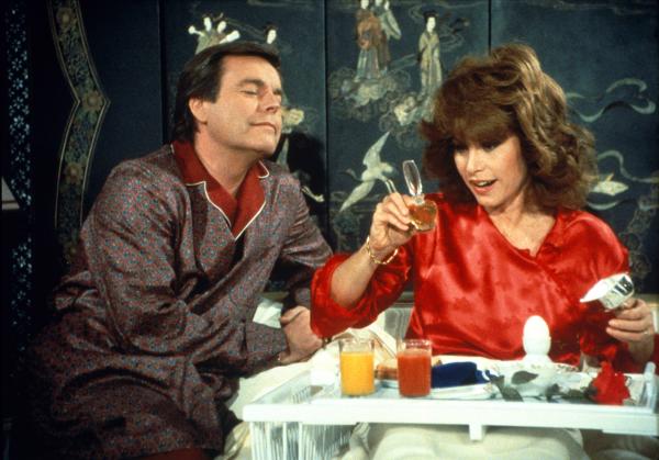 Bild 1 von 11: Jonathan Hart (Robert Wagner, l.); Jennifer Hart (Stefanie Powers, r.)