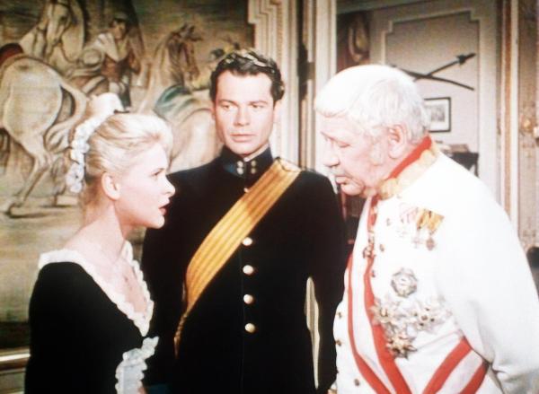 Bild 1 von 2: Im Bild: Paul Hörbiger, Walther Reyer, Johanna Matz.