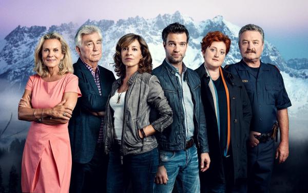 Bild 1 von 21: Im Bild (v.li.): Andrea L?Arronge (Gräfin Schönberg), Heinz Marecek (Hannes Kofler), Julia Cencig (Nina Pokorny), Jakob Seeböck (Lukas Roither), Veronika Polly (Dr. Stefanie Löcker), Ferry Öllinger (Kroisleitner).