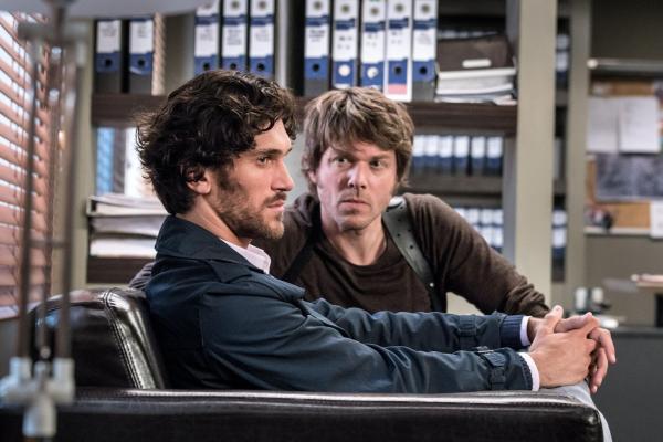 Bild 1 von 5: Valentin Bertrano (Vladimir Korneev, l.); Tom Kowalski (Steffen Schroeder, r.)