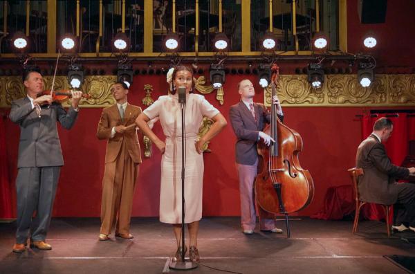 Bild 1 von 2: Jazz und Techno prägen die Berliner Musikszene ? beide Genres haben eine einzigartige Geschichte.