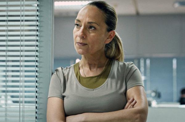 Bild 1 von 3: Zusammen mit ihrem Kollegen stellt Vesna Horak (Sandra Loncaric) fest, dass sie es wohl mit einer Mordserie zu tun haben. Nur langsam kommen die beiden dem Täter auf die Spur ...