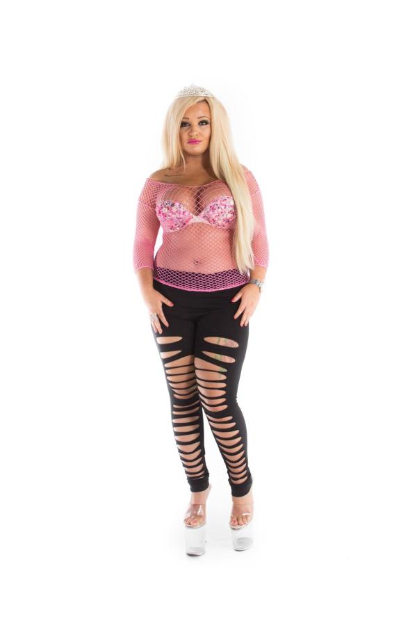 Bild 1 von 6: Mit ihren schwindelerregend hohen Highheels, ihren schweren Extensions und ihrem Netzoberteil fühlt sich Summer wohl in ihrem Porno-Darstellerinnen-Look. Doch ihrem Freund gefällt das gar nicht. Kann das Stylingteam ihr zu einem vernünftigeren Look verhelfen?