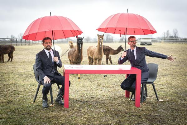 Bild 1 von 5: Joko Winterscheidt (l.); Klaas Heufer-Umlauf (r.)