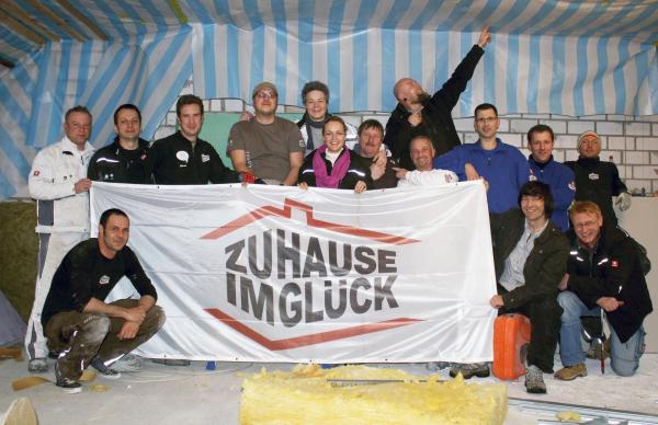 Bild 1 von 3: Das Zuhause im Glück-Team möchte dieses Mal der alleinerziehenden Melanie und ihren beiden Kindern helfen.