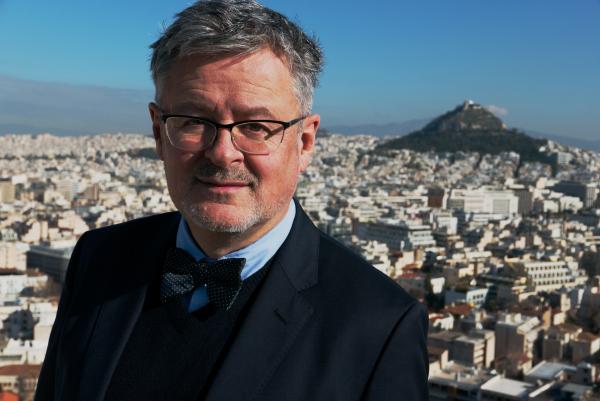 Bild 1 von 5: Sir Christopher Clark vor der Akropolis: Europa ruht auf dem Wert von Freiheit und Demokratie.