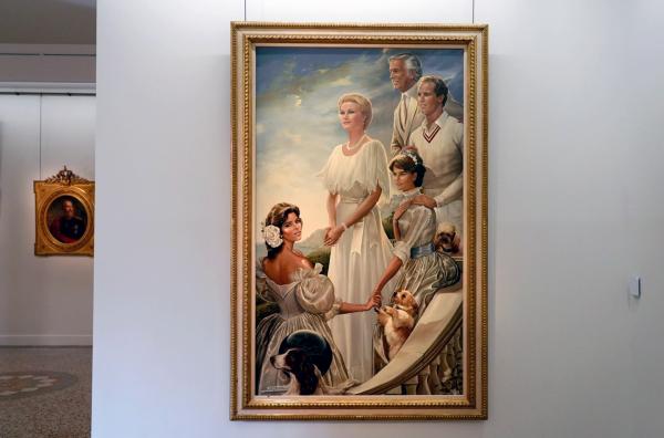 Bild 1 von 4: Porträt der monegassischen Fürstenfamilie mit Gracia Patricia (Mi.), Rainier III. (2.v.r.) und ihren Kindern Caroline (li.), Albert (re.) und Stéphanie (3.v.r.)