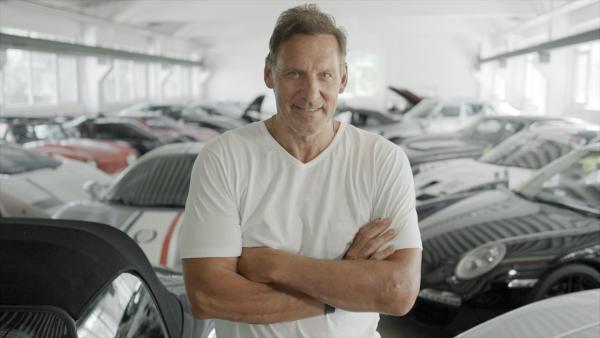 Bild 1 von 6: Ralf Moeller ist bis heute ein großer Auto-Fan: Allein bestimmen, wo man hinfährt und wie man fährt, das begeistert ihn bis heute.