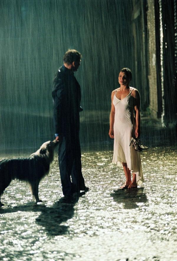 Bild 1 von 14: Ein Missverständnis jagt das nächste: Jan (Eckhard Preuß, l.) lässt Anna (Claudia Schmutzler, r.) im Regen stehen ...