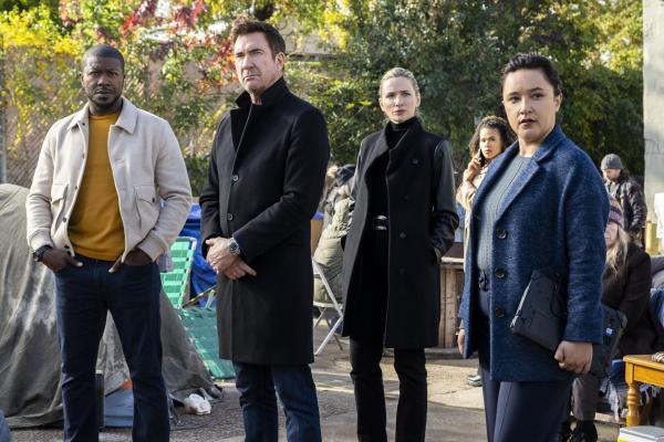 Bild 1 von 9: (v.l.n.r.) Ray Cannon (Edwin Hodge); Remy Scott (Dylan McDermott); Nina Chase (Shantel VanSanten); Hana Gibson (Keisha Castle-Hughes)