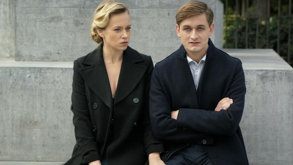 Bild 1 von 33: Im Bild: Helene Stupnicki (Chantal Haas), Lukas Watzl (Bernd Lang).