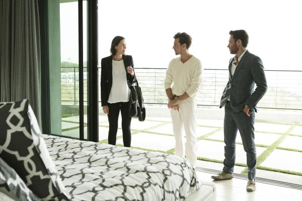 Bild 1 von 5: Madison Hildebrand (M.); David Parnes (r.)