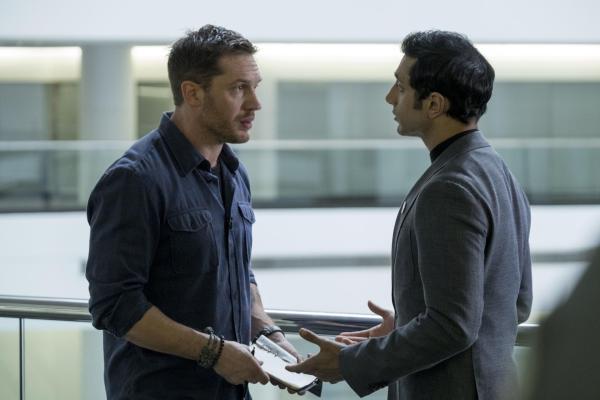 Bild 1 von 10: Eddie Brock (Tom Hardy, l.); Carlton Drake (Riz Ahmed, r.)