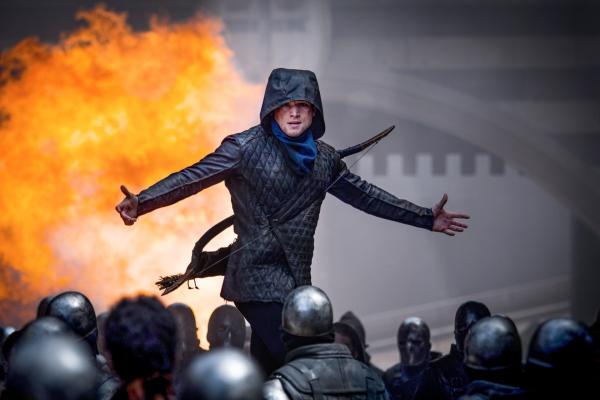 Bild 1 von 8: Robin (Taron Egerton)