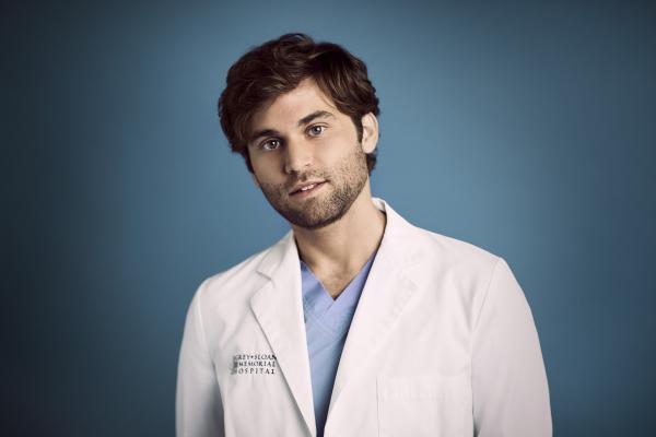 Bild 1 von 44: (18. Staffel) - Dr. Levi Schmitt (Jake Borelli)