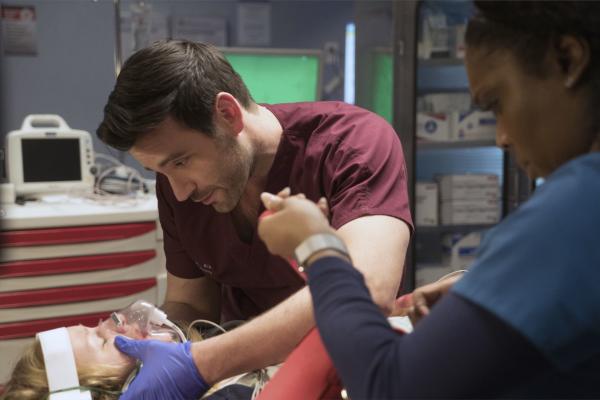 Bild 1 von 8: Colin Donnell as Connor Rhodes -- (Photo by: Elizabeth Sisson/NBC)