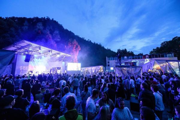 Bild 1 von 2: Im Bild: Sound@V Award-Show beim Poolbar Festival.