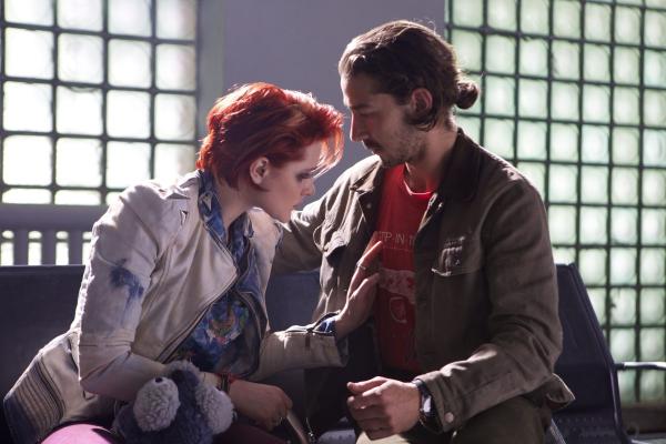 Bild 1 von 5: (v.l.n.r.) Gabi Ibanescu (Evan Rachel Wood); Charlie Countryman (Shia LaBeouf)