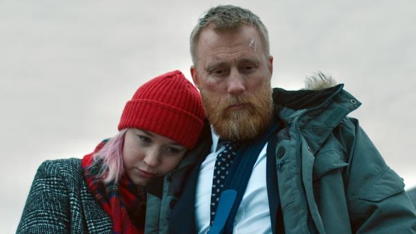 Bild 1 von 4: Stein (Thorbjßrn Harr) und Tochter Elise (Ylva Fuglerud)