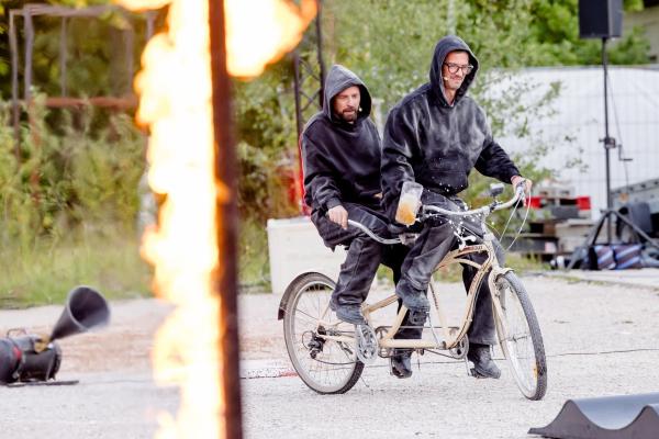Bild 1 von 8: Klaas Heufer-Umlauf (l.); Joko Winterscheidt (r.)