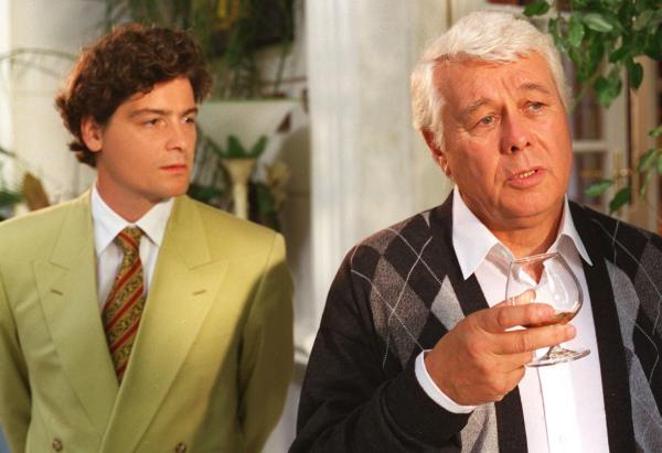 Bild 1 von 4: Im Bild: Fritz Karl (Dr. Reinhard Luckmann), Peter Weck (Hofrat Dr. Martin Geiger).