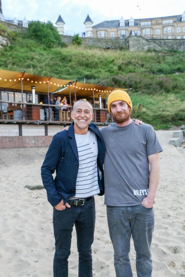 Bild 1 von 2: Im Bild: Michel Roux jr. (li.) zu Besuch im Restaurant \