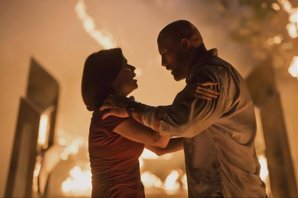 Bild 1 von 20: Im Bild: Neve Campbell (Sarah Sawyer), Dwayne 'The Rock' Johnson (Will Sawyer).