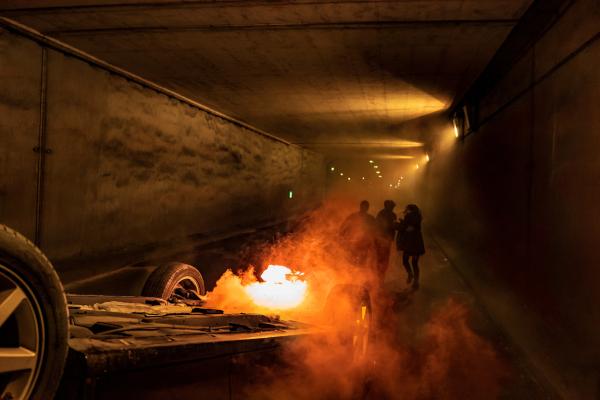 Bild 1 von 15: Diese Fahrt wird das Leben der drei Freunde Damon (Yasin Boynuince, M.), Samira (Amina Merai, r.) und Jacub (Mo Issa, l.) für immer verändern.