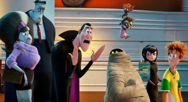 Bild 1 von 5: Eunice (Fran Drescher) and Frank (Kevin James), Dracula (Adam Sandler), Murray the Mummy (Keegan-Michael Key), Mavis (Selena Gomez), Jonathan (Andy Samberg)  in Columbia Pictures and Sony Pictures Animation's HOTEL TRANSYLVANIA 3: SUMMER VACATION.