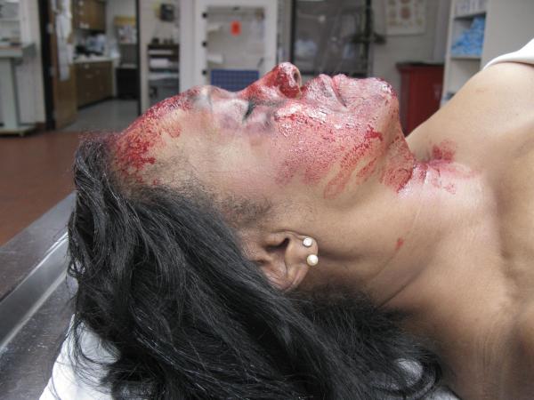 Bild 1 von 44: (4. Staffel) - Dr. Jan Garavaglia, eine der renommiertesten Pathologinnen in den USA, gibt einen Einblick in ihre Arbeit und erklärt, wie sie zusammen mit ihrem Team bei der Lösung komplizierter Mordfälle hilft und medizinische Absonderlichkeiten aufklärt.