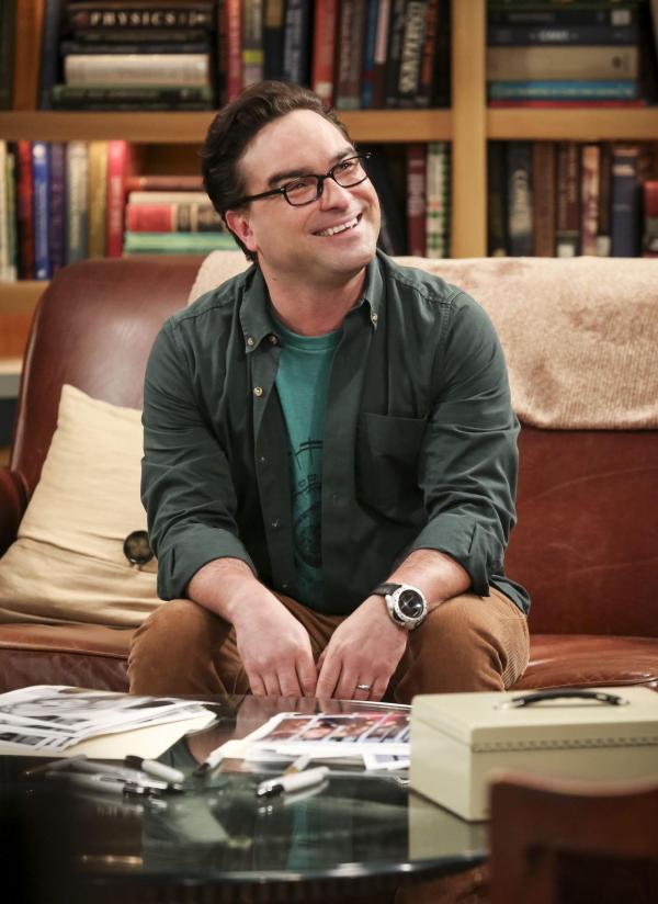 Bild 1 von 16: Leonard (Johnny Galecki) ist hellauf begeistert, als Frau Penny zu einer freaky Comic-Con eingeladen wird, um Autogramme zu geben. Dort angekommen, ändert sich seine Laune jedoch schlagartig ...
