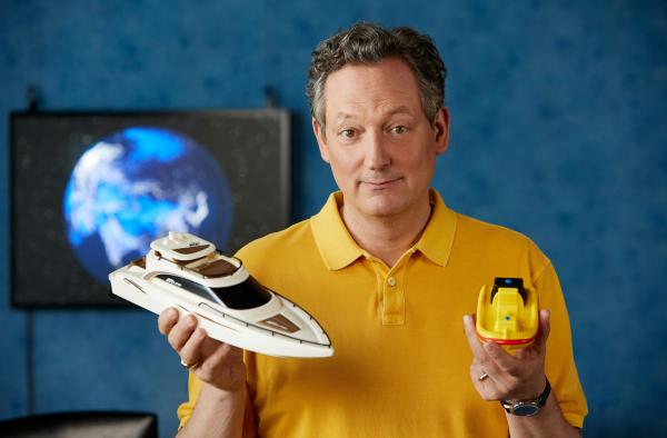 Bild 1 von 1: Sitzen wir, was die Klimakrise betrifft, alle in einem Boot? Leider nein: Die Klimakrise ist ungerecht. Denn sie bedroht einige Bevölkerungsgruppen stärker als andere. Die Ungerechtigkeit ist aber nicht nur regional unterschiedlich, sondern macht auch Geschlechterunterschiede. Frauen sind häufig stärker betroffen als Männer. Warum das so ist, klärt Eckart von Hirschhausen bei \