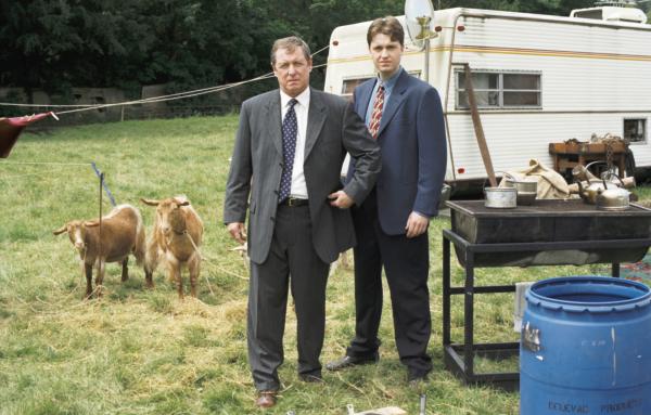 Bild 1 von 2: DCI Tom Barnaby (John Nettles, l.) und Sergeant Gavin Troy (Daniel Casey, r.) müssen im Umfeld des \