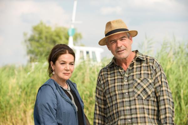 Bild 1 von 10: Im Bild: Hannelore Elsner (Maria Graf), Oliver Karbus (Harald Brandl).