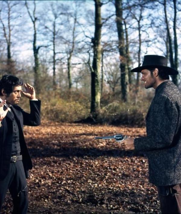 Bild 1 von 19: Bill Kiowa (Brett Halsey, r.) hat James Elfego (Tatsuya Nakadai, l.), den Anführer einer Verbrecherbande und Mörder von Bills Frau, in die Enge getrieben. Doch gibt sich Elfego wirklich so leicht geschlagen?