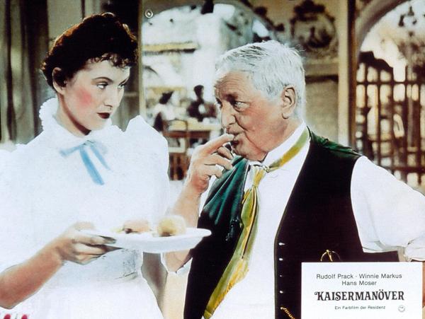 Bild 1 von 14: Im Bild: Ilse Peternell, Hans Moser.