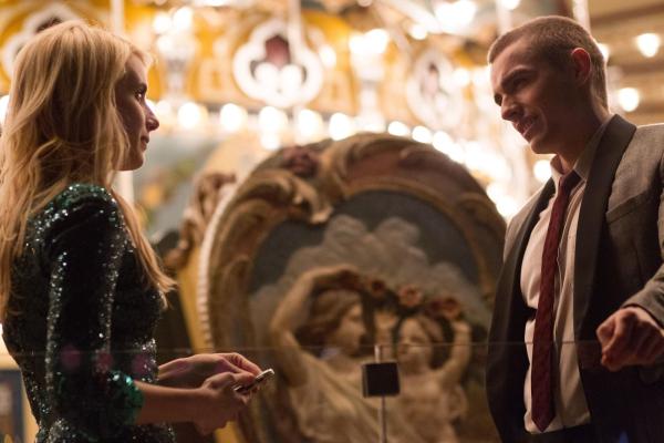 Bild 1 von 11: Verheimlicht der attraktive Ian (Dave Franco, r.) etwas sehr Wichtiges vor Vee (Emma Roberts, l.)?