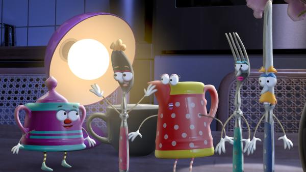 Bild 1 von 2: Die kleine Lampe hört etwas. Das Geräusch kommt aus der Küche. Die kleine Lampe muss sofort nachsehen, was da los ist.