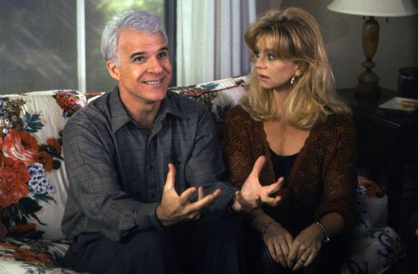 Bild 1 von 12: Die Lügengeschichten von Gwen (Goldie Hawn, r.) werden immer haarsträubender. Newton Davis (Steve Martin, l.) bleibt keine andere Wahl als mitzuspielen ...