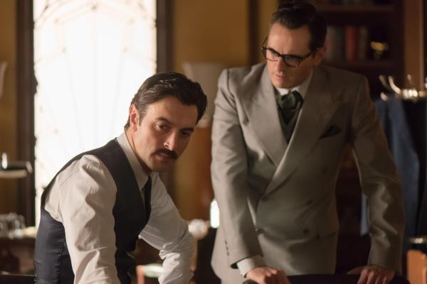 Bild 1 von 6: Mateo Ruiz (Javier Rey, l.); Raúl de la Riva (Asier Etxeandia, r.)