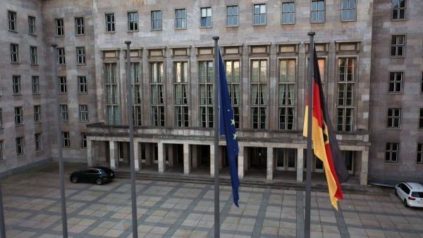 Bild 1 von 4: Das ehemalige Haus der Ministerien der DDR wurde in den 90er Jahren der Sitz der Treuhand-Zentrale, benannt nach dem damaligen Leiter der Behörde: Detlev Karsten Rohwedder. Er initiierte die Gründung einer internen Ermittlungseinheit für Betrugsfälle.